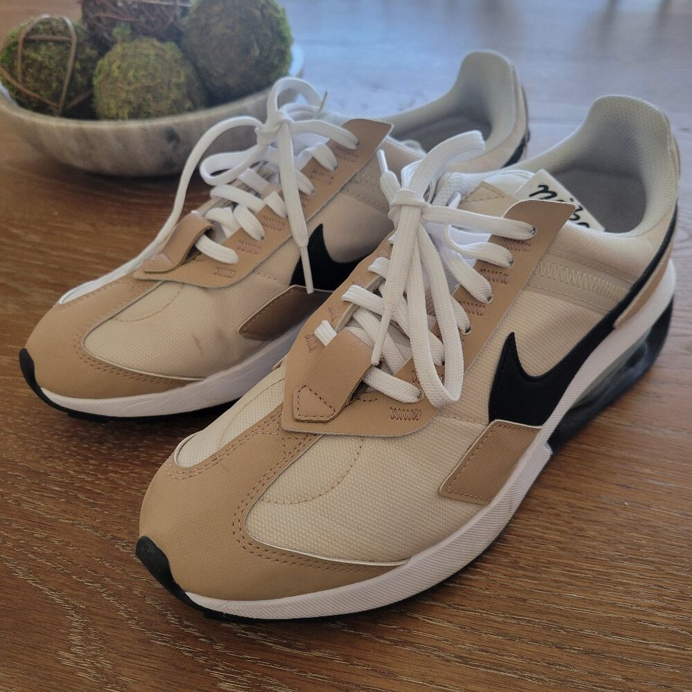 Women's Nike Airmax  Pre-day size 9